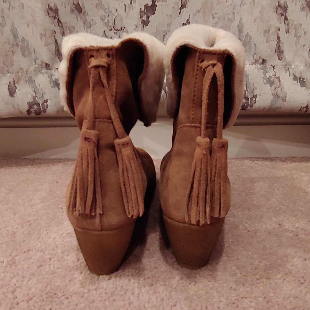 Clntl Booties Suede (9) New Without Tags - image 3